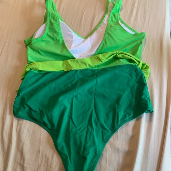 One piece. Cheeky. - Picture 3 of 4